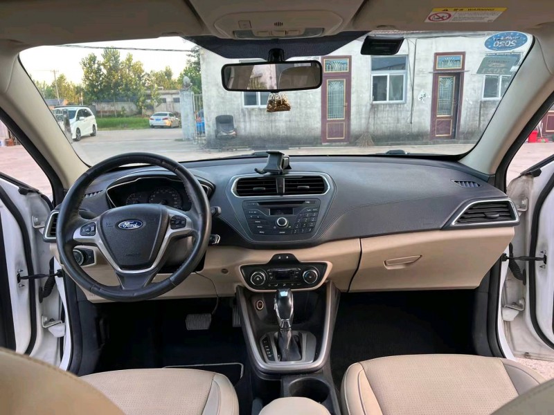 徐州15年福特福睿斯5