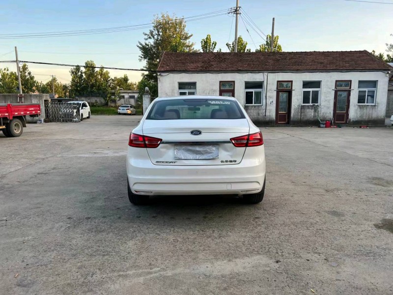 徐州15年福特福睿斯9