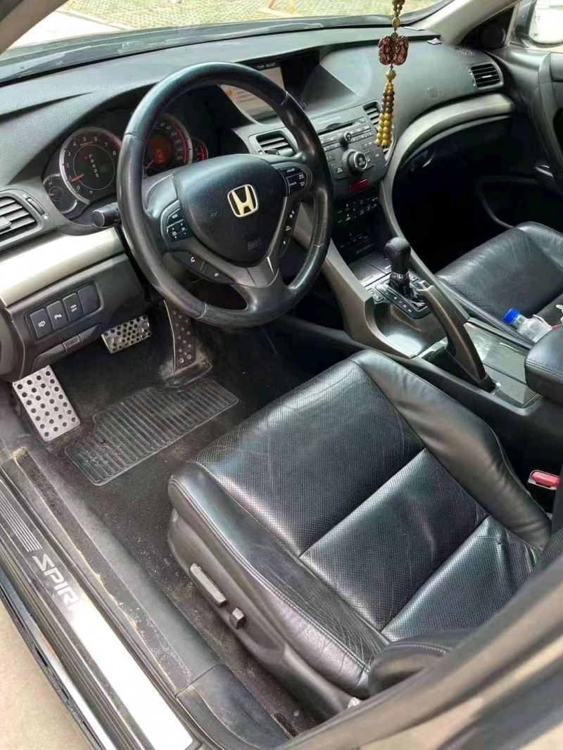 青岛10年本田思铂睿4