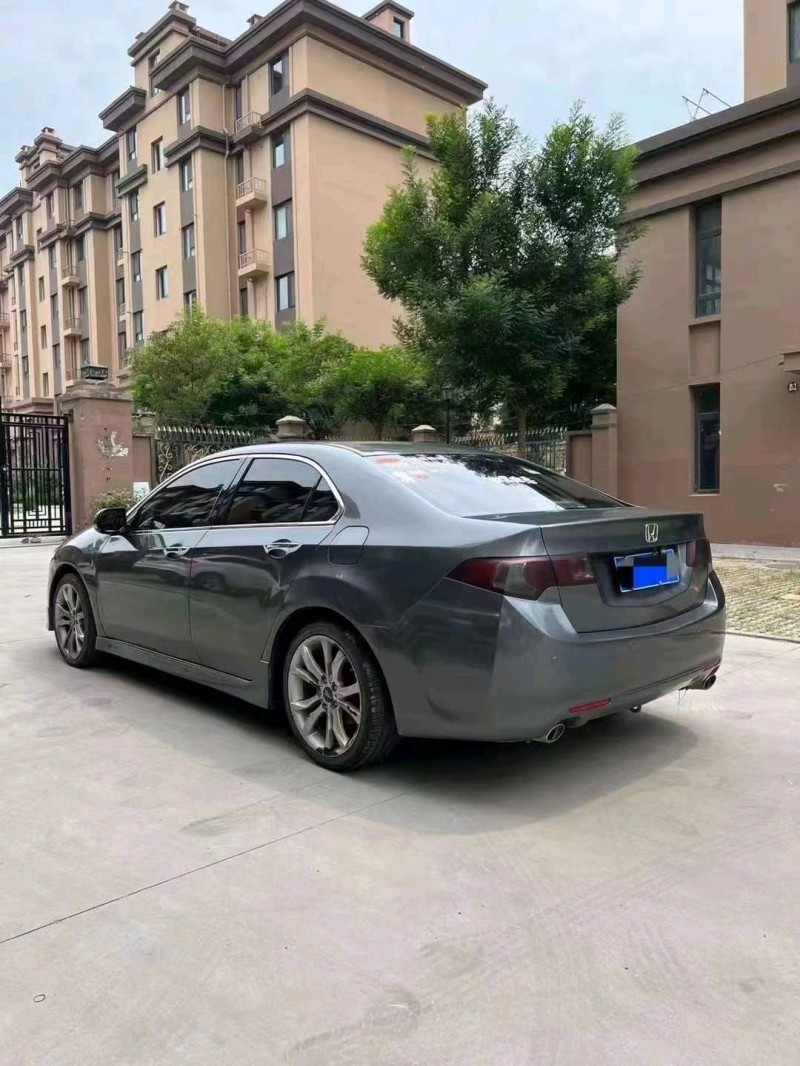 青岛10年本田思铂睿8