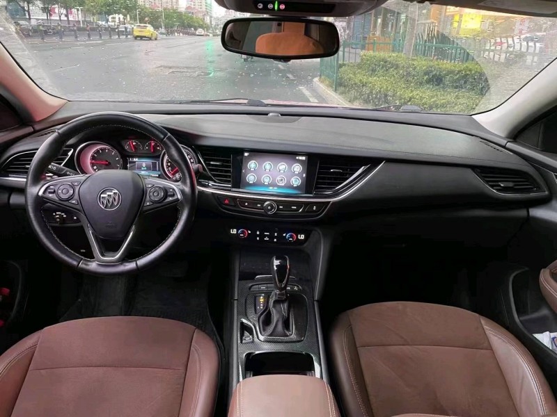 青岛18年别克君威4