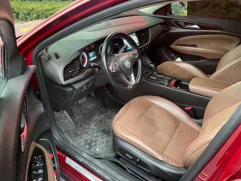 青岛18年别克君威3