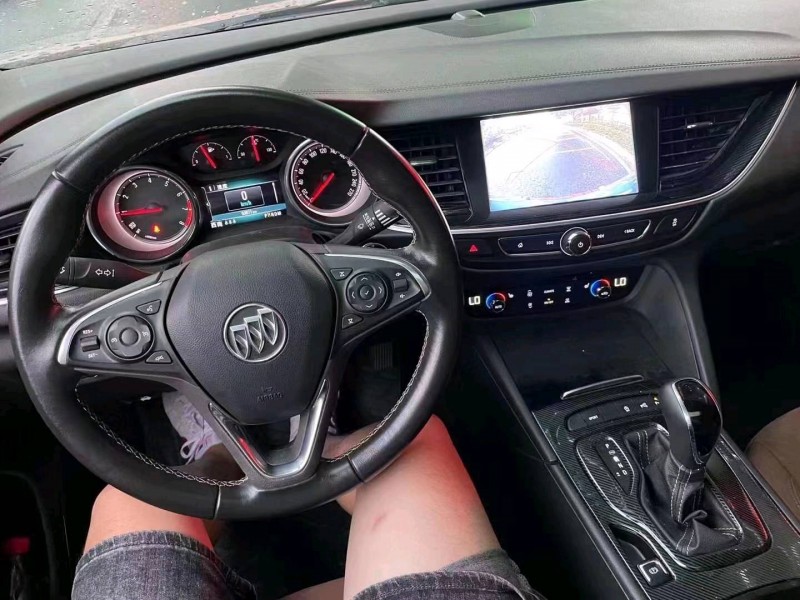 青岛18年别克君威6