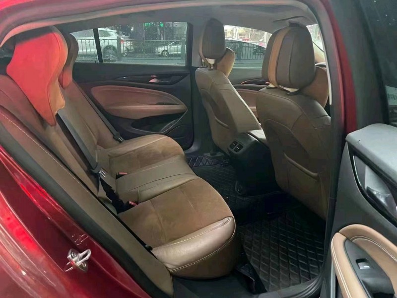 青岛18年别克君威7