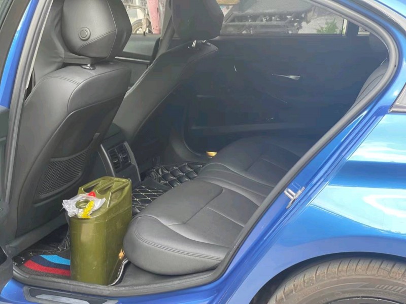 北京16年宝马3系3