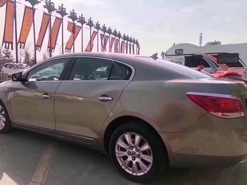 北京10年别克君越2