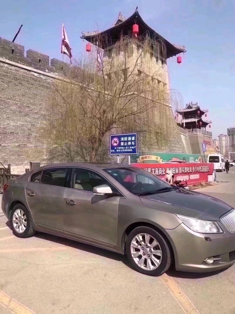 北京10年别克君越5