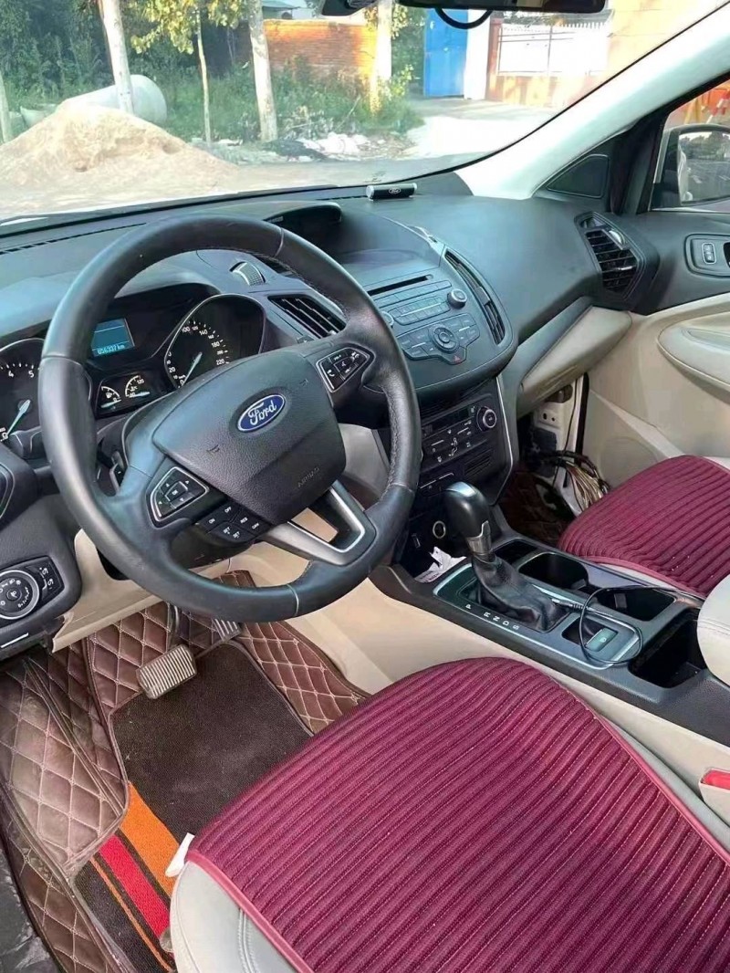 武汉17年福特翼虎1