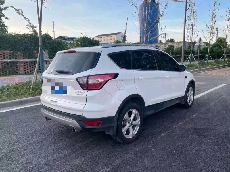 武汉17年福特翼虎7