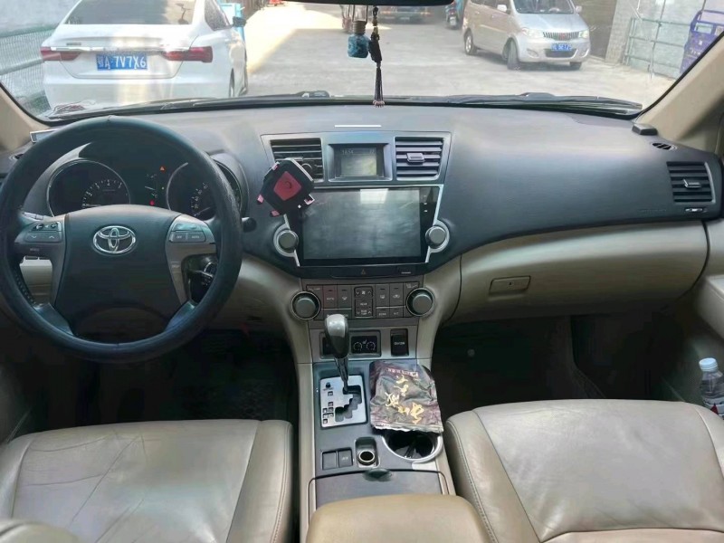 北京12年丰田汉兰达8