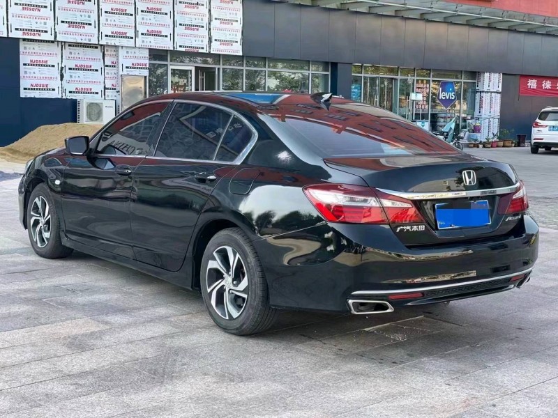 东营16年本田雅阁5