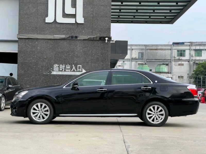 东莞13年丰田皇冠4