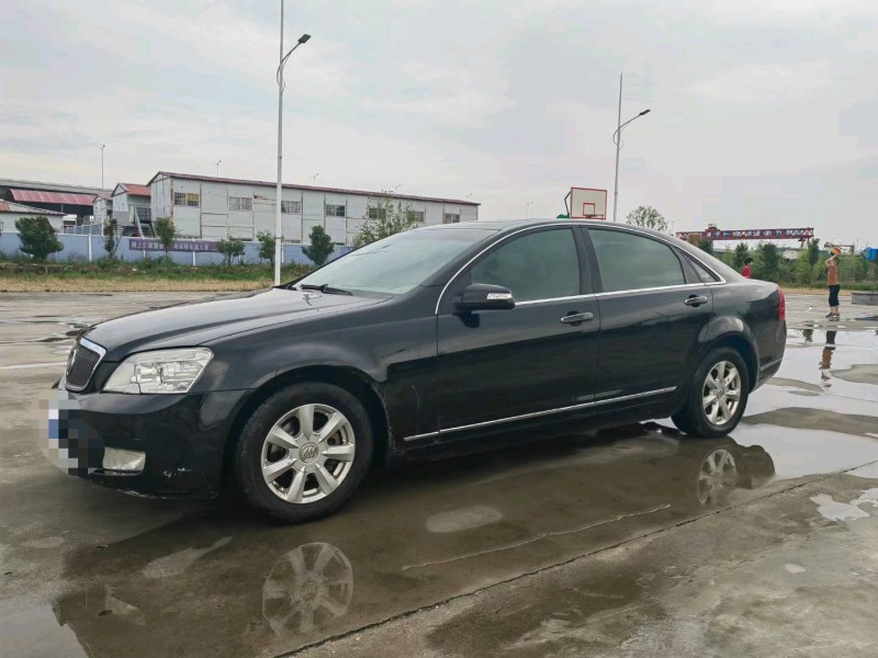 北京09年别克林荫大道8