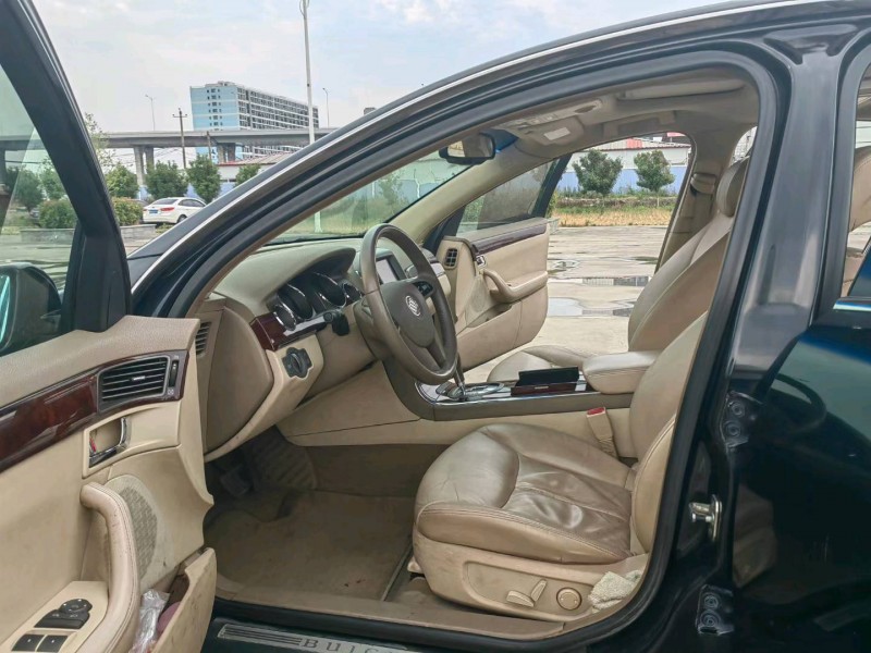 北京09年别克林荫大道6