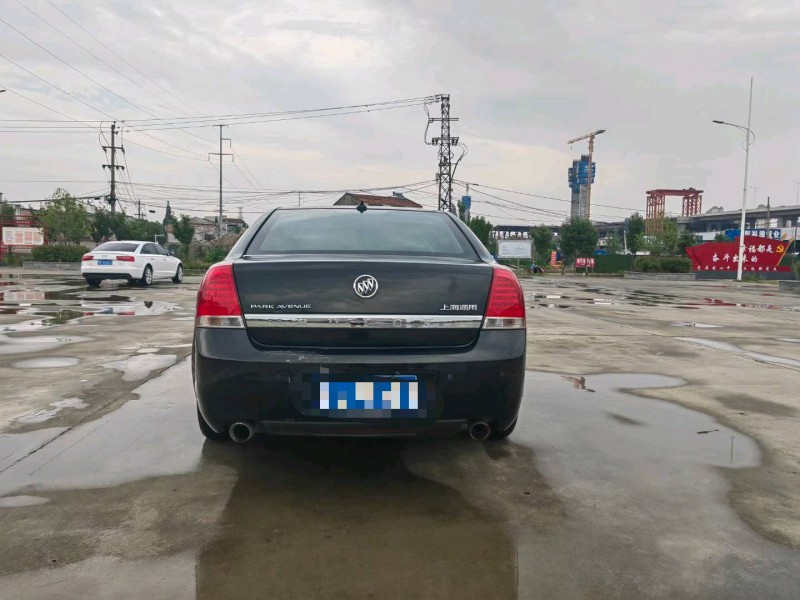 北京09年别克林荫大道1