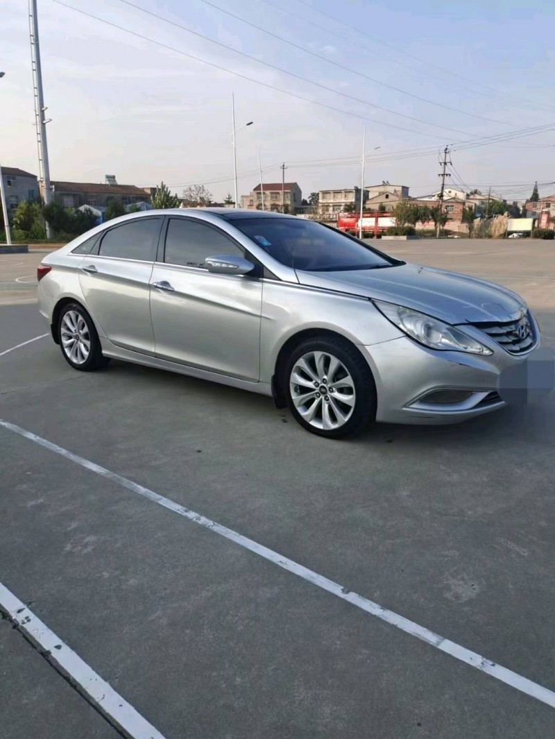 北京11年现代索纳塔八8