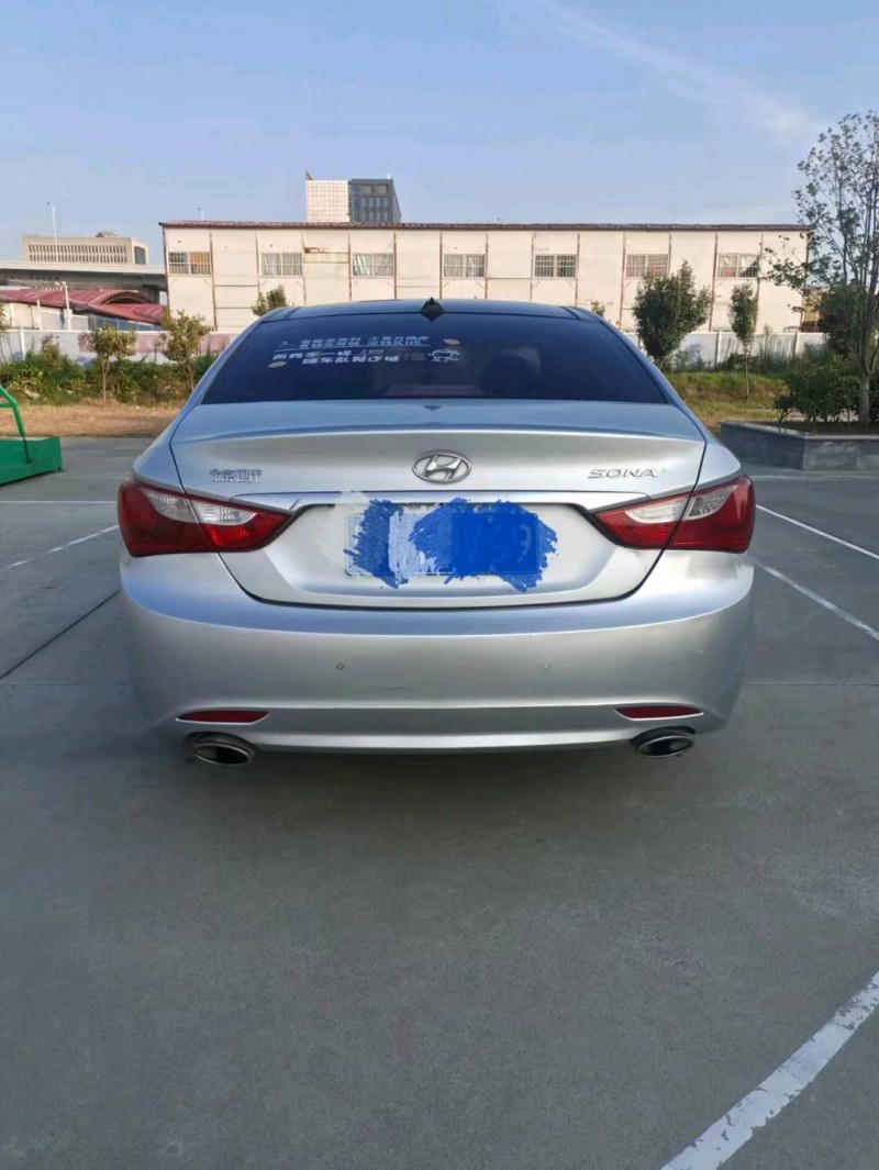 北京11年现代索纳塔八1