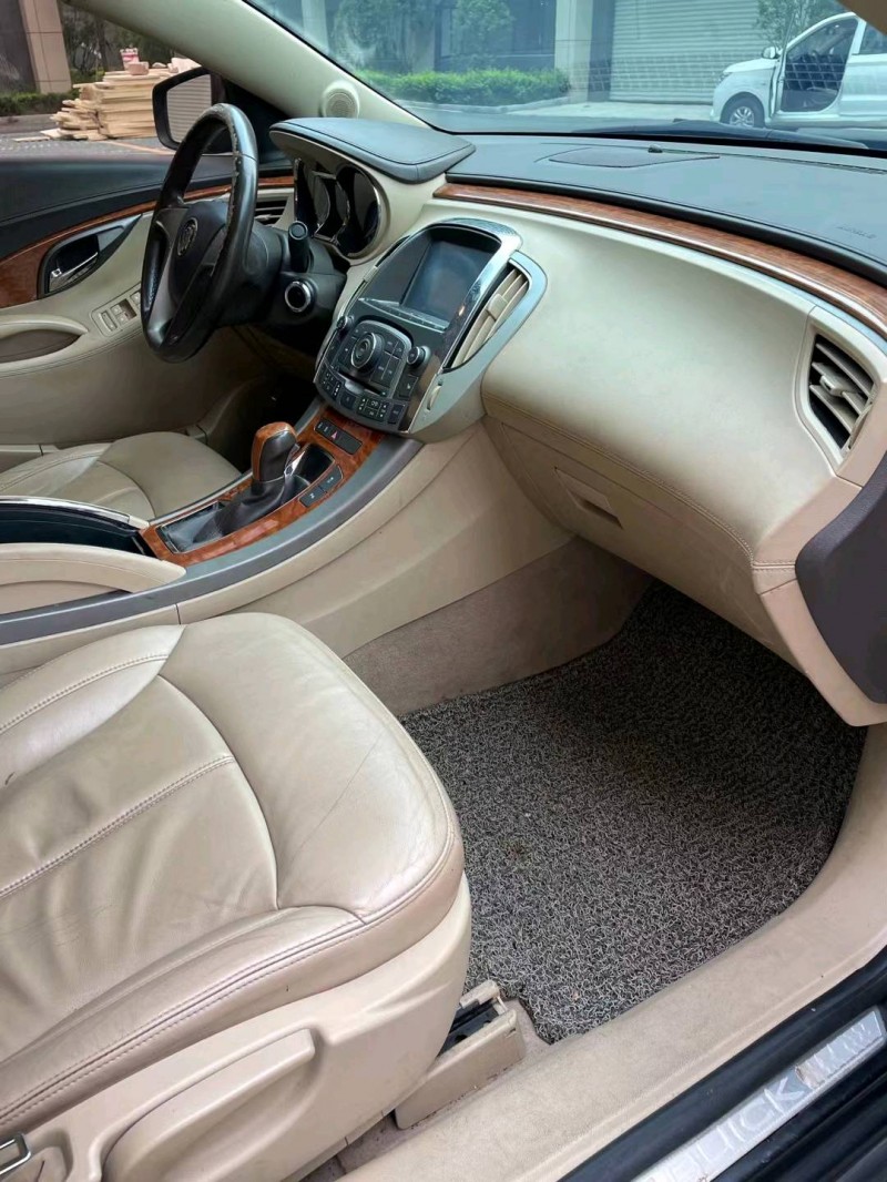 徐州12年别克君越5