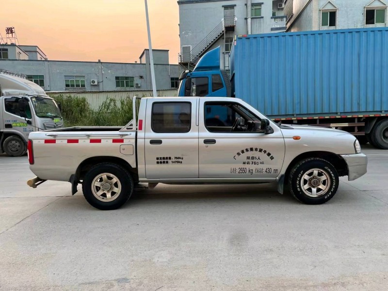 东莞16年日产纳瓦拉8