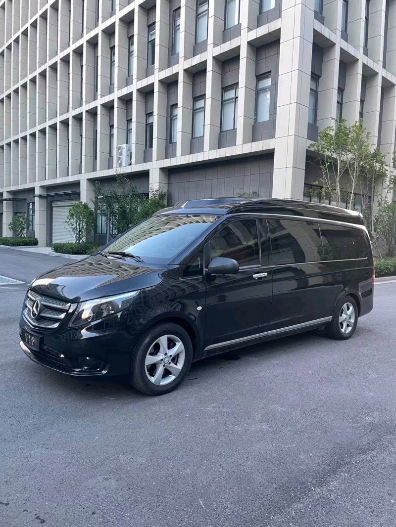 徐州17年奔驰威霆2