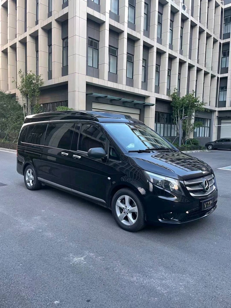 徐州17年奔驰威霆3