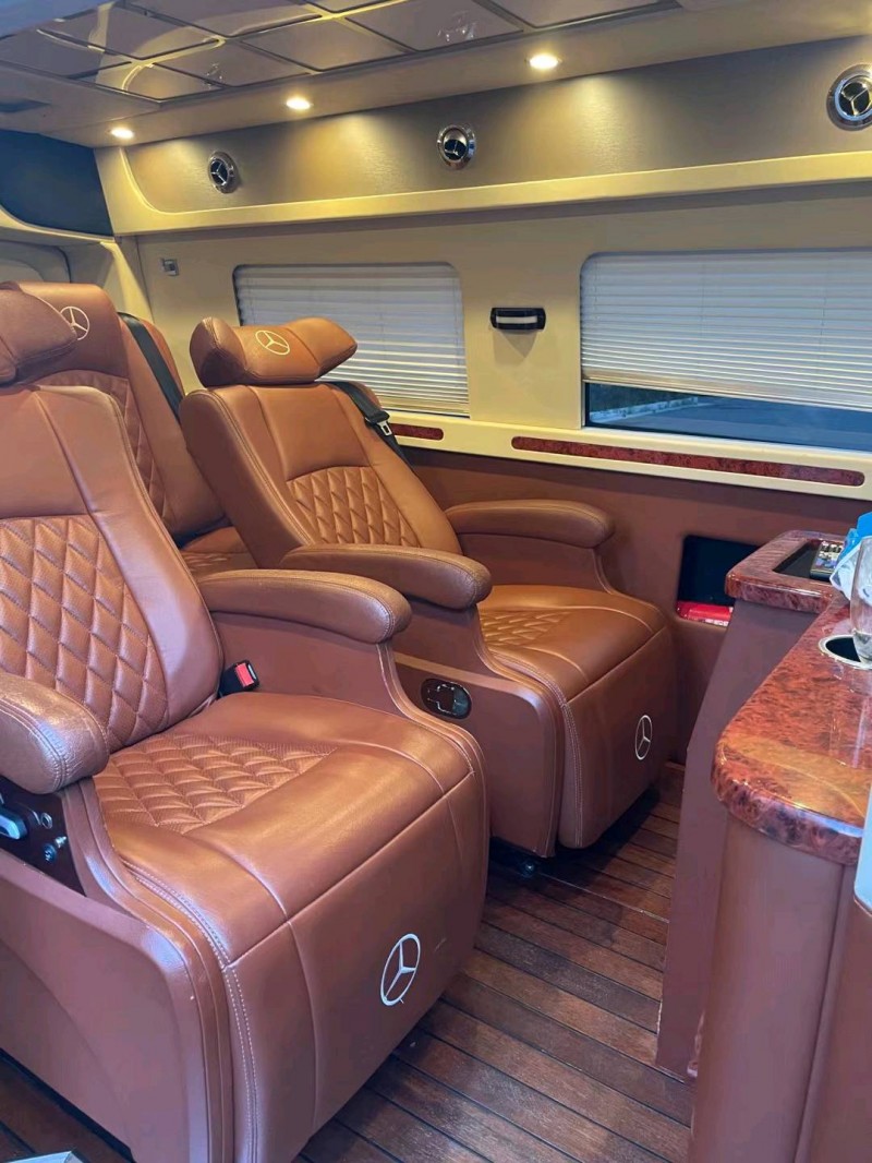 徐州17年奔驰威霆4