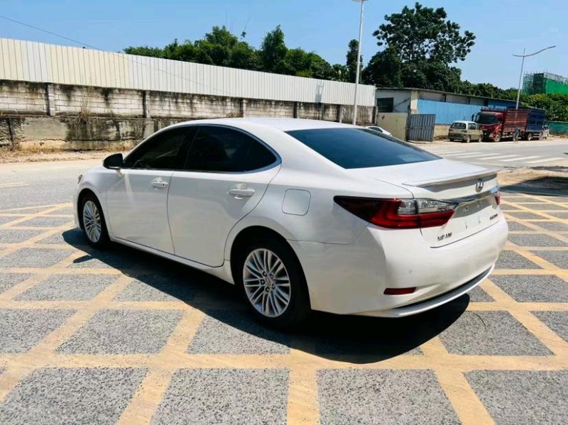 东莞16年雷克萨斯ES8