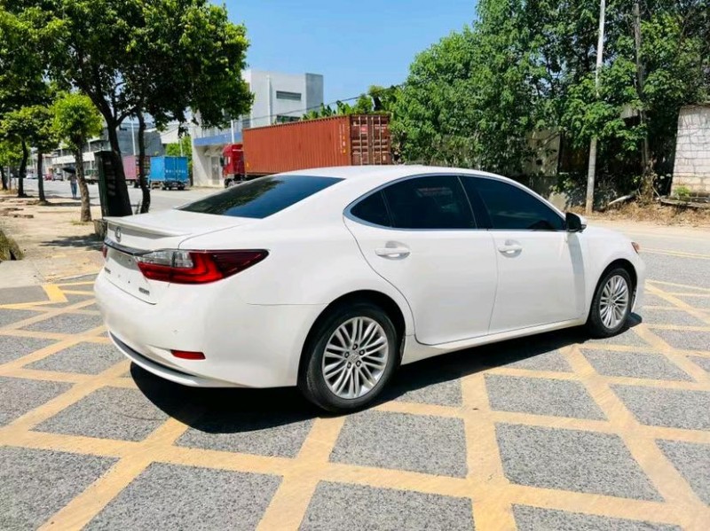 东莞16年雷克萨斯ES7