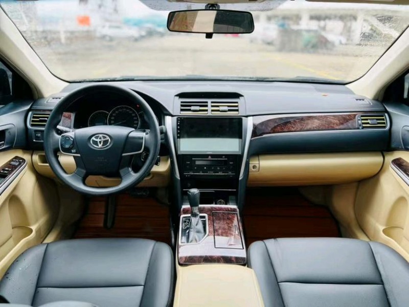 东莞17年丰田凯美瑞5