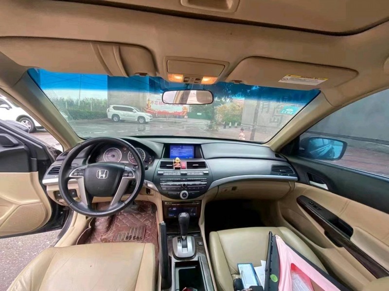 青岛10年本田雅阁4