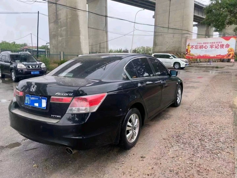 青岛10年本田雅阁7