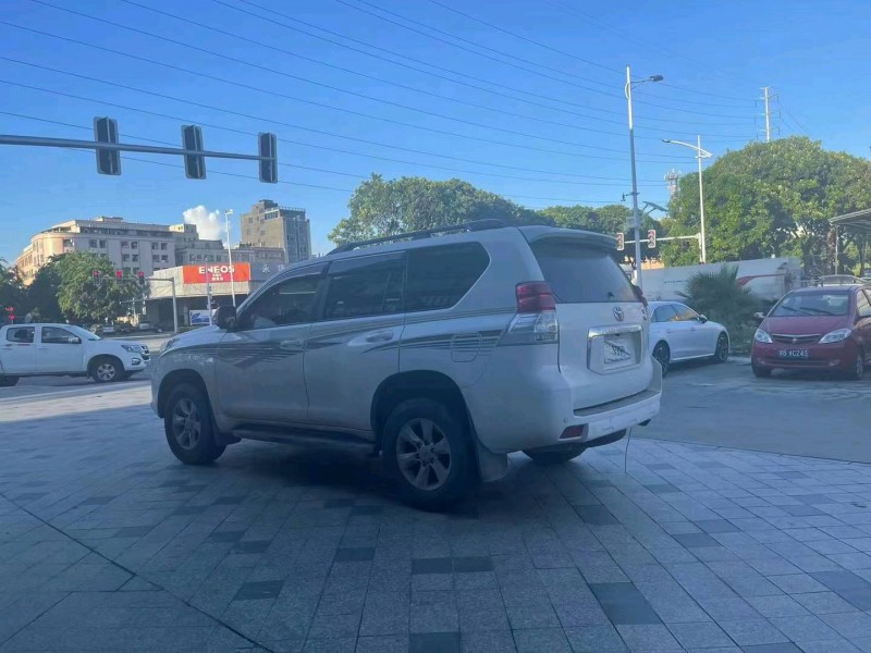 东莞11年丰田普拉多7