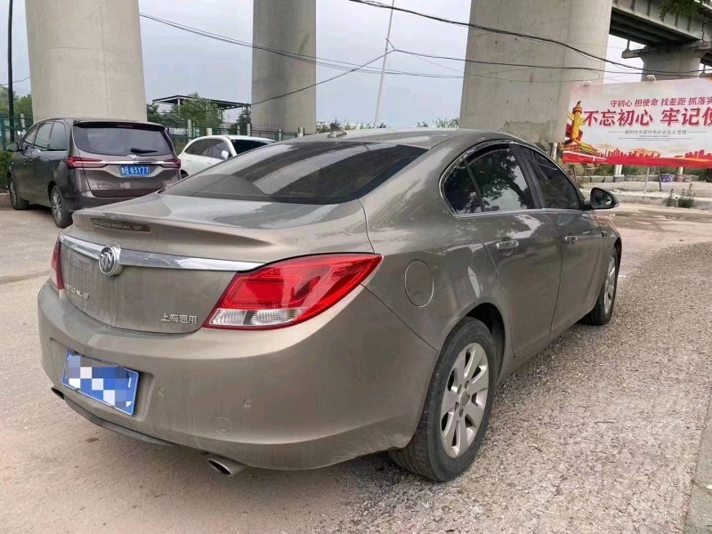 青岛11年别克君威7