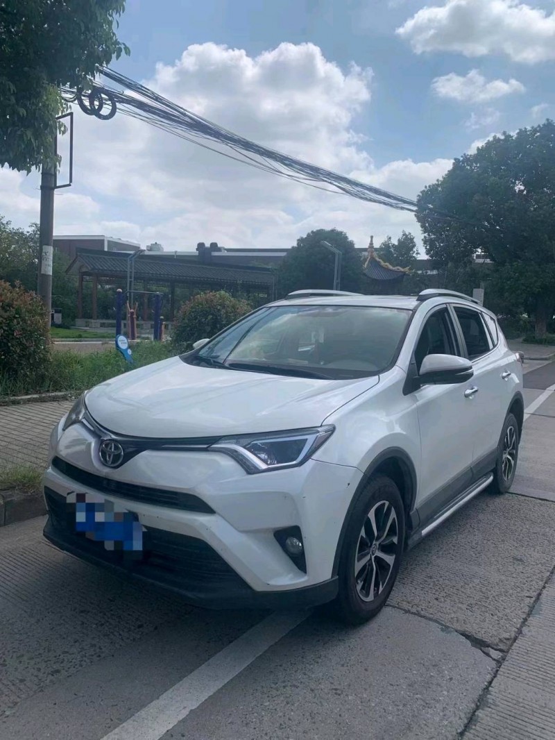 青岛18年丰田RAV4荣放1