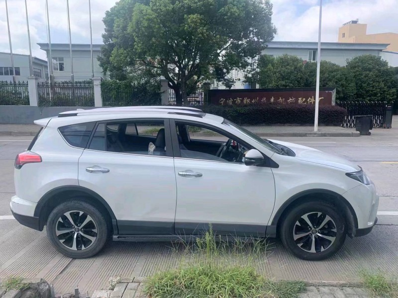 青岛18年丰田RAV4荣放6