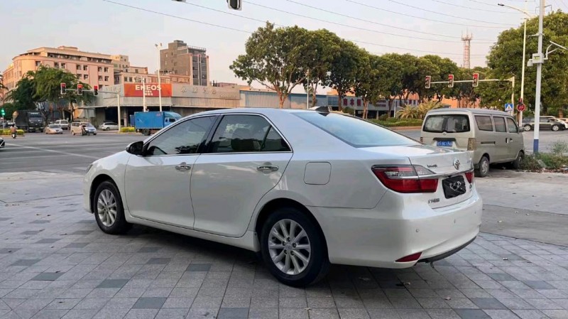 东莞17年丰田凯美瑞7