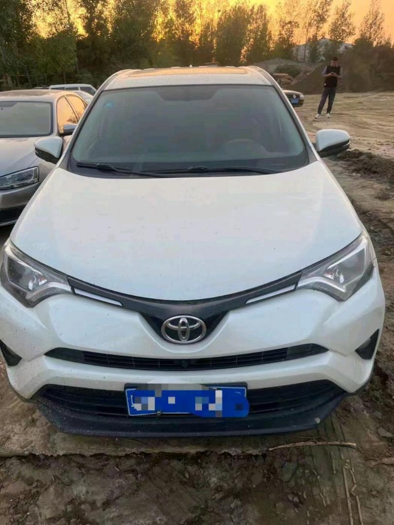 枣庄17年丰田RAV4荣放1