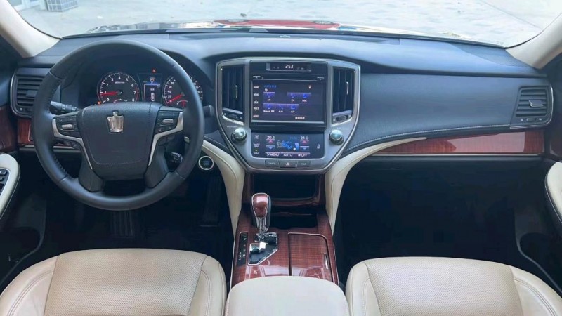 东莞16年丰田皇冠6