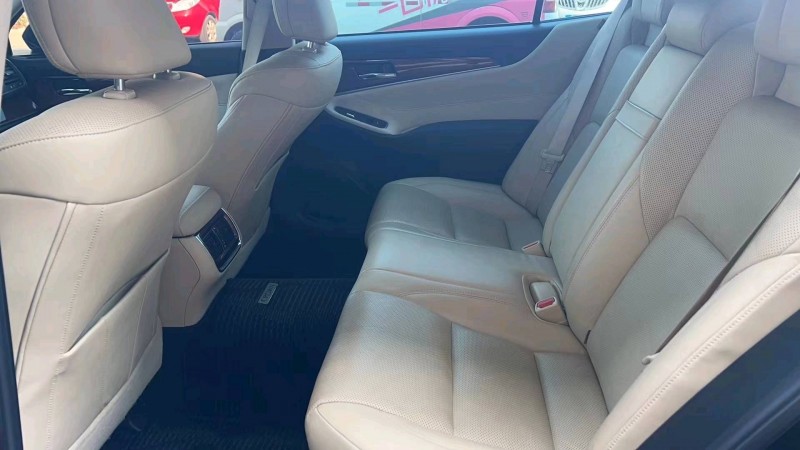 东莞16年丰田皇冠5