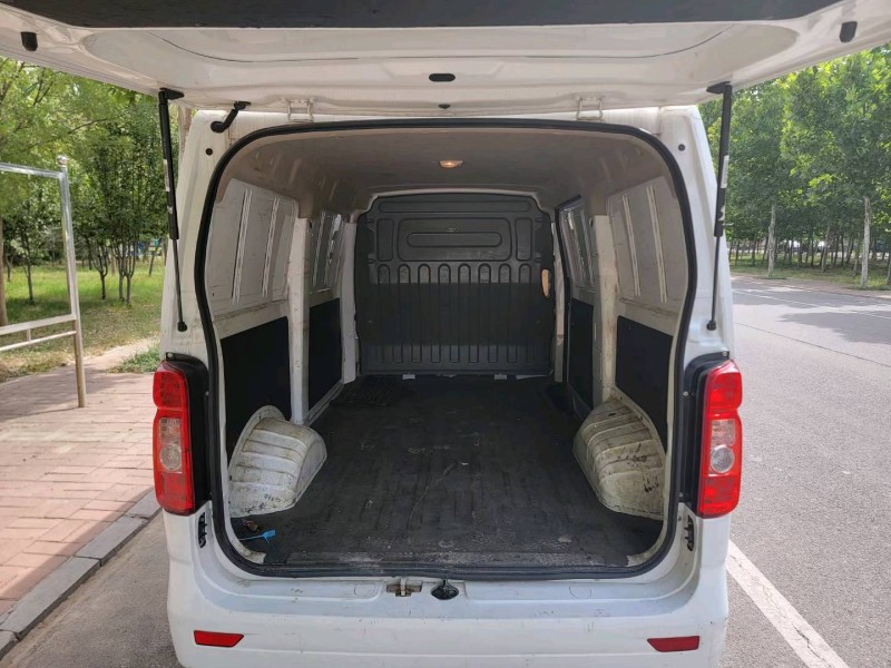 济南22年长安汽车睿行5