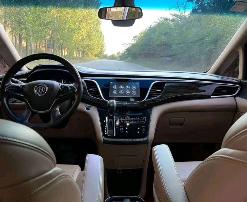 青岛18年别克GL84