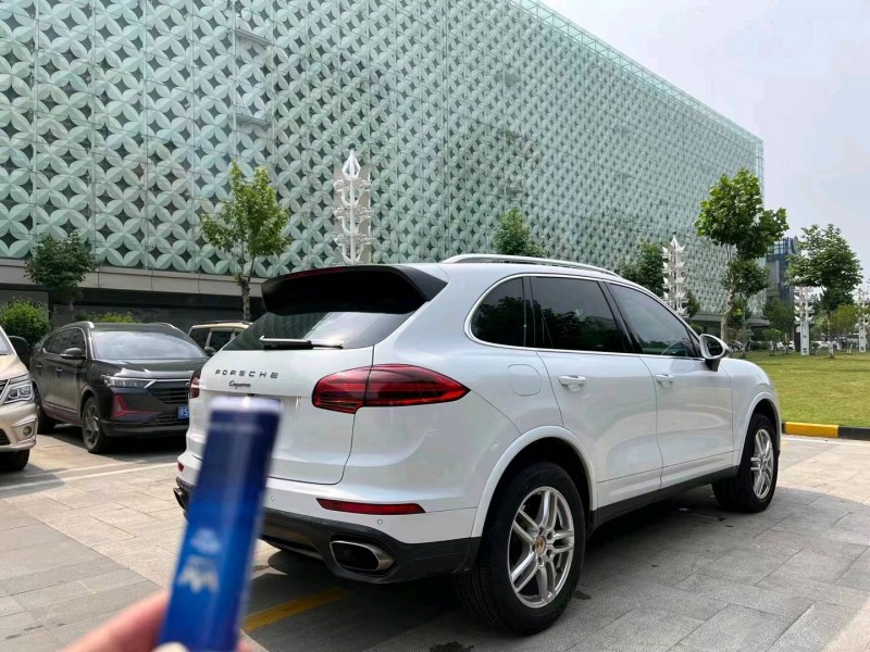 北京17年保時捷卡宴8