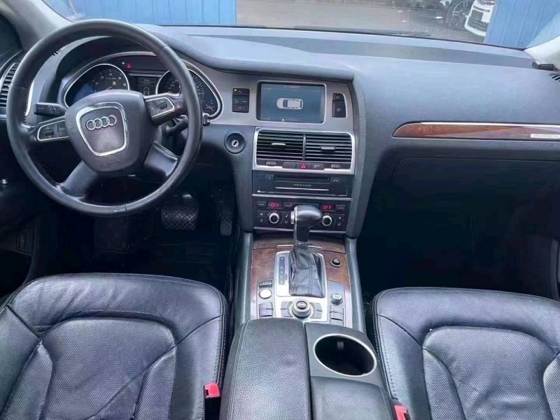 济宁11年奥迪Q76