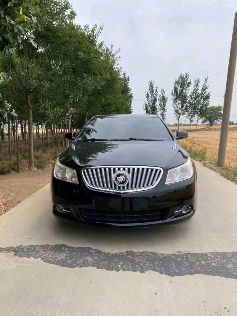 枣庄10年别克君越1