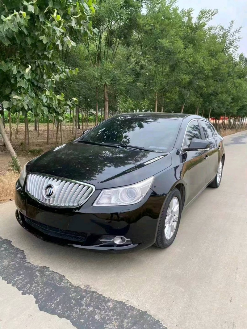 枣庄10年别克君越2