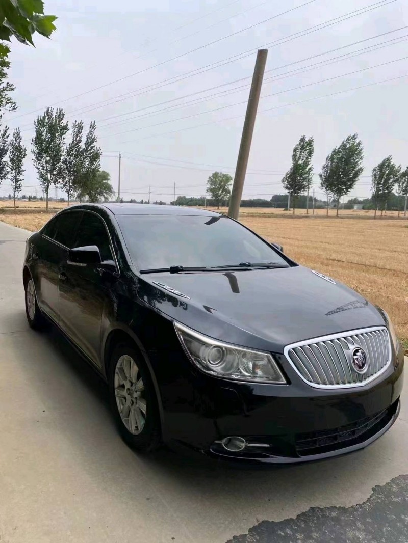 枣庄10年别克君越3