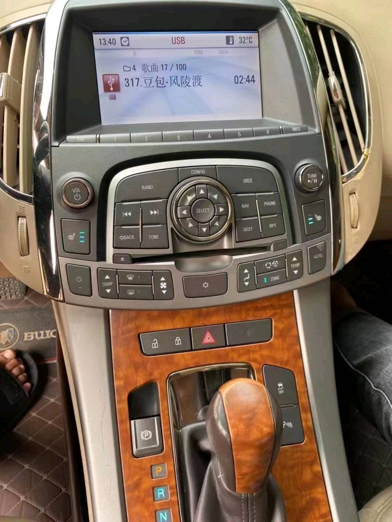 枣庄10年别克君越6