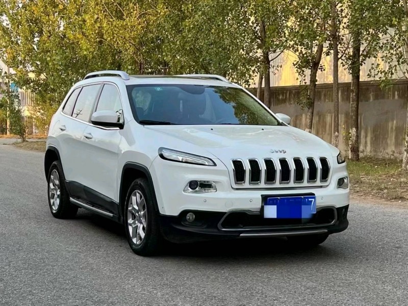 青島17年Jeep自由光2