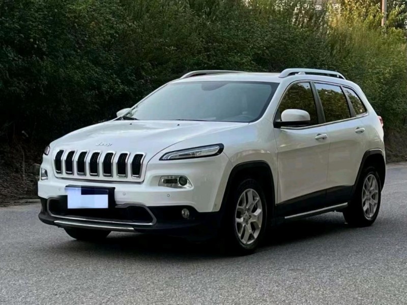 青島17年Jeep自由光3