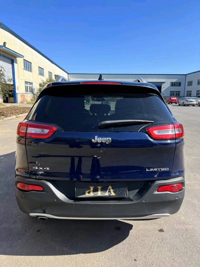 沈陽17年Jeep自由光5